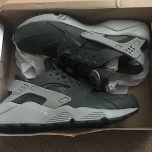 Harauche sneakers size 13